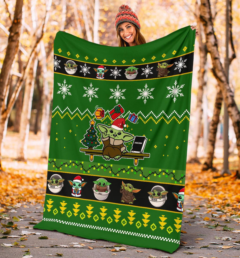 SW Blanket Grogu With Gifts Christmas Pattern Green Black Blanket