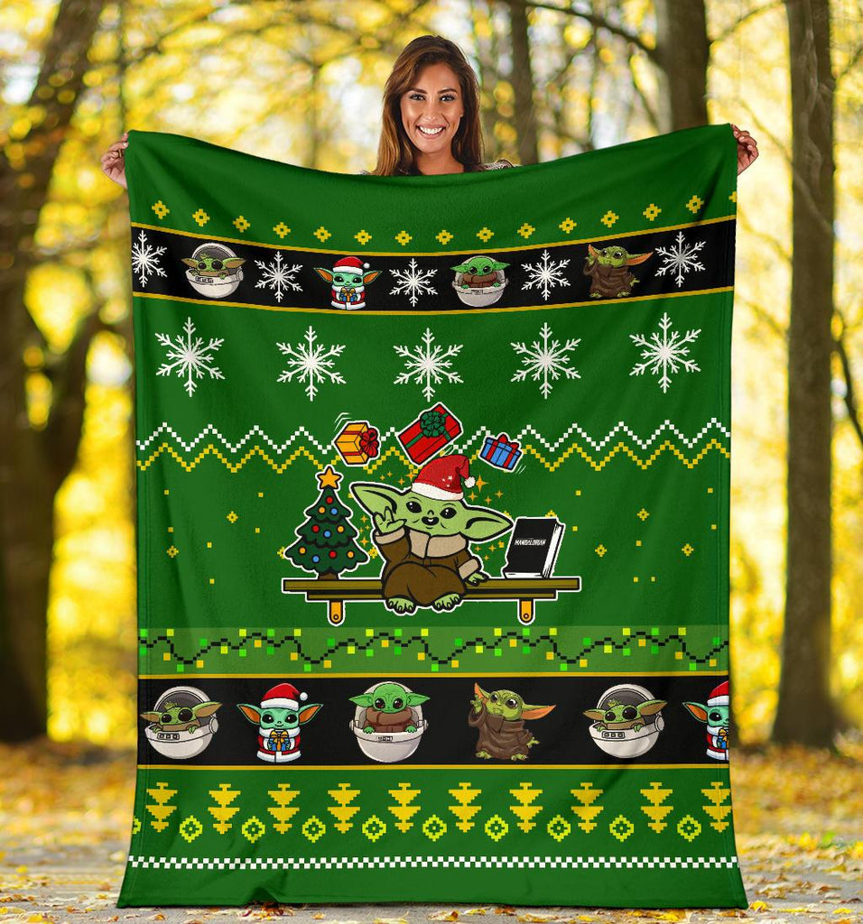 SW Blanket Grogu With Gifts Christmas Pattern Green Black Blanket