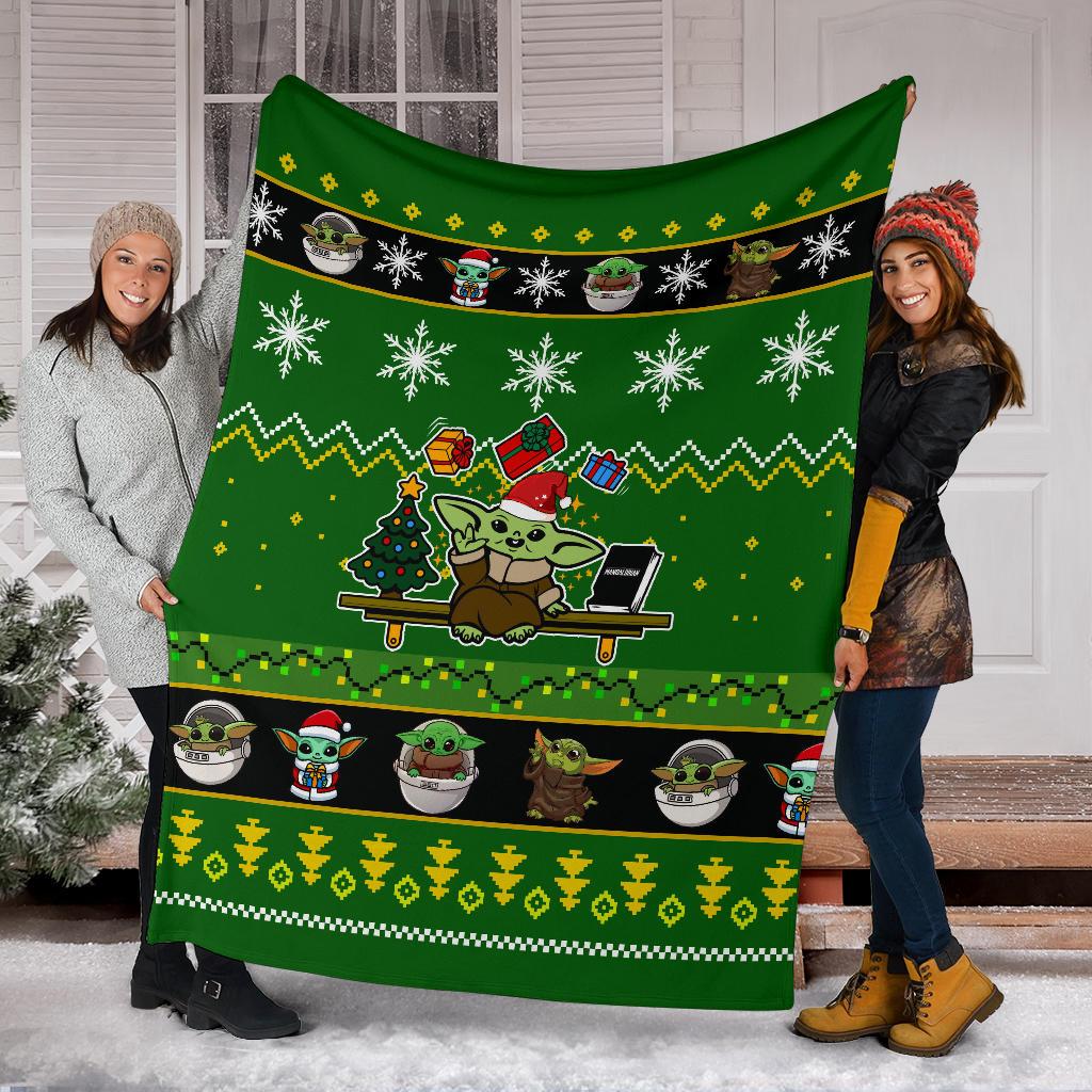 SW Blanket Grogu With Gifts Christmas Pattern Green Black Blanket